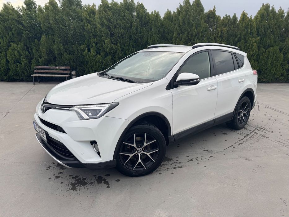 Toyota RAV4 Două seturi de jante cu anvelope iarnă vară