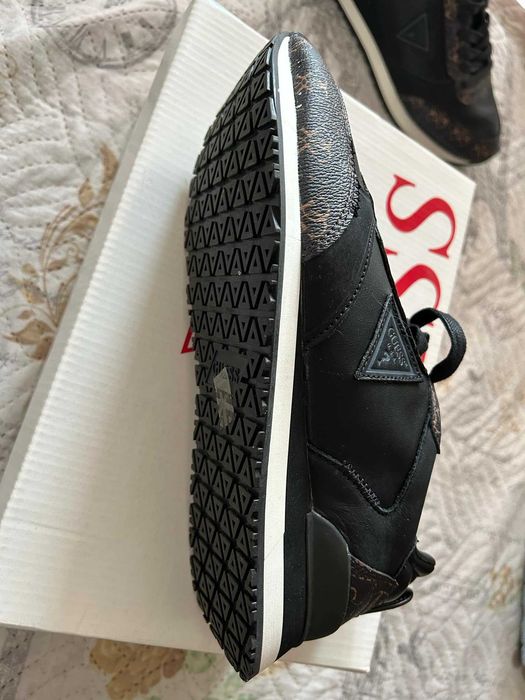 Нови мъжки обувки Guess