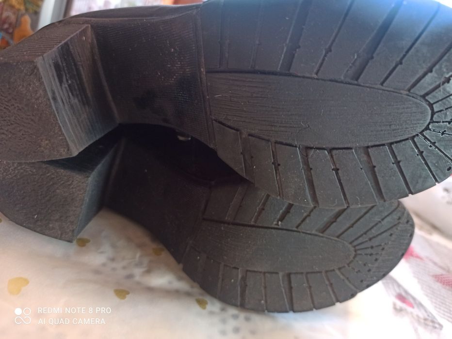 Продавам не много носени ботуши-естествена кожа  с вата N 39-34 евро