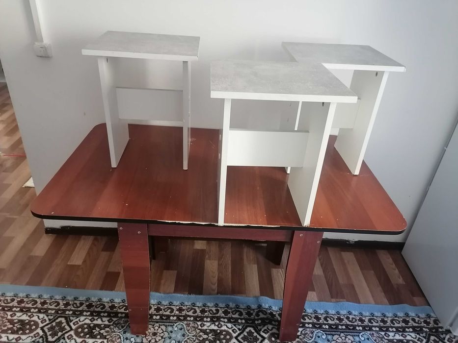 Продаётся стол со стульями