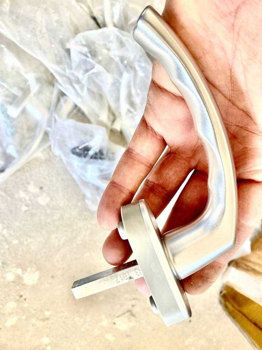 Manere secustice ferestre termopan marcile Hope si Roto