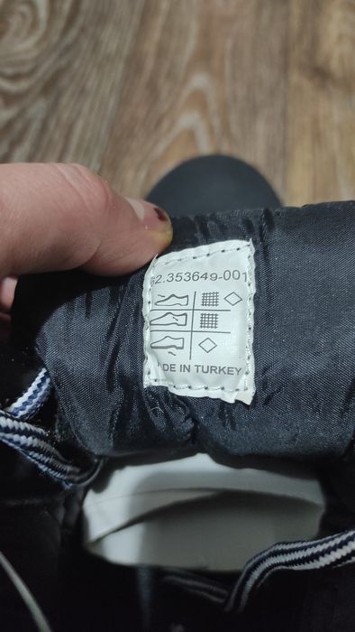 Продам ботинки осень