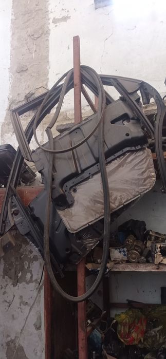 Двери Ауди С4.                                                  .