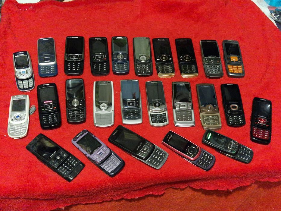 Telefoane Pe sina pentru colecție sau pentru piese, fara accesorii, unele si fara capacul de la baterie