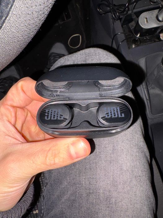 Vând Casti JBL  stare foarte buna