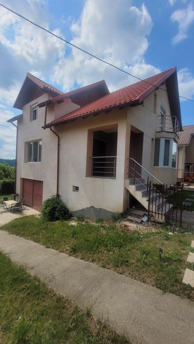 Închiriez casa în Piatra Neamț
