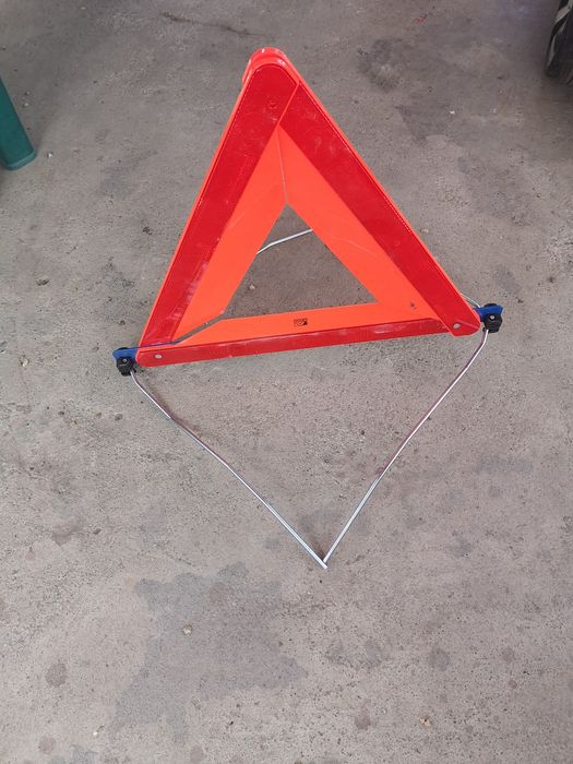 Triunghi reflectorizant auto