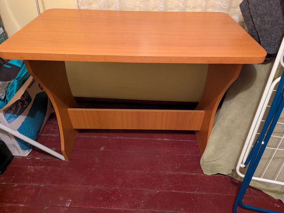 Super calitate,birou/  masa compacta stare buna ideal acasa birou