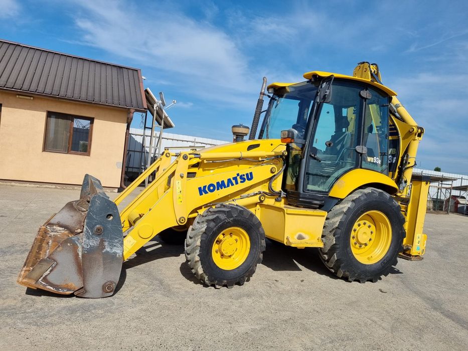 Buldoexcavator Komatsu wb93r schimb doar cu camion 6x4