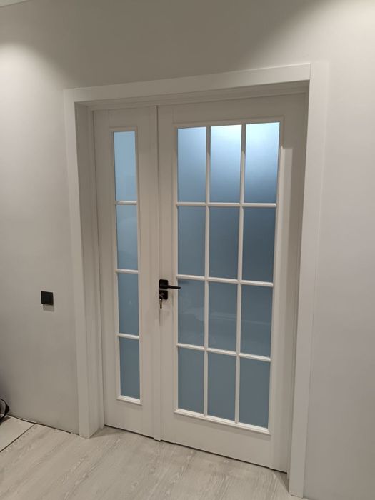 Установка межкомнатных дверей и плинтусов