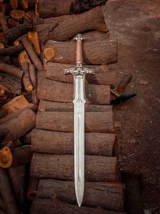 Меч с поставка Конан Варварина Conan the Barbarian Atlantean Sword