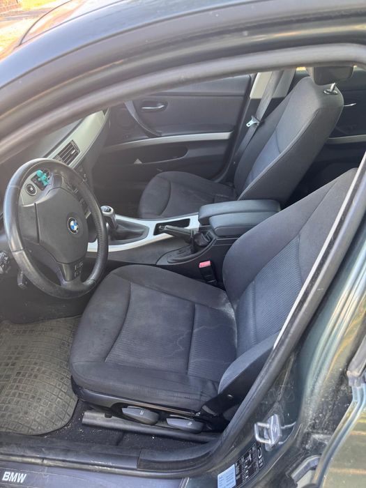 Vând BMW 318 2009 face lift