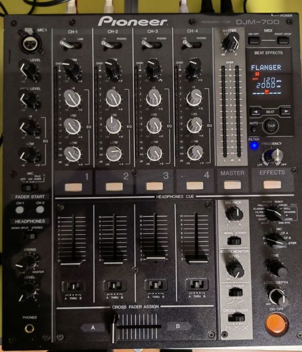 Pionieer DjM-700