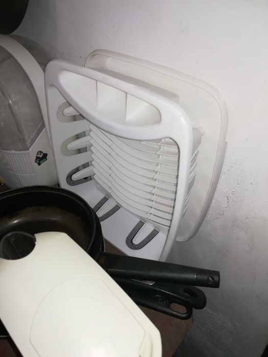 Сушилка,сковорода, чайники, вазы,банки,крышки,бутылки