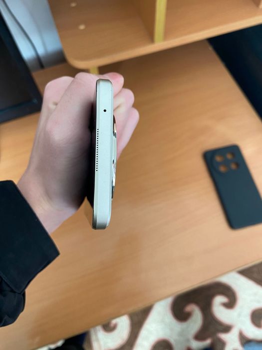 Продам срочно Huawei nova 13i