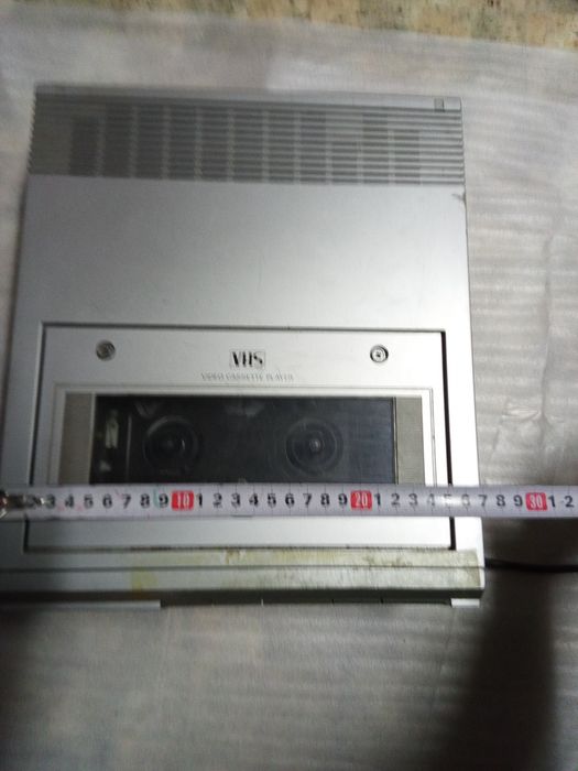 Продавам стар видео плеър с антикварна стойност