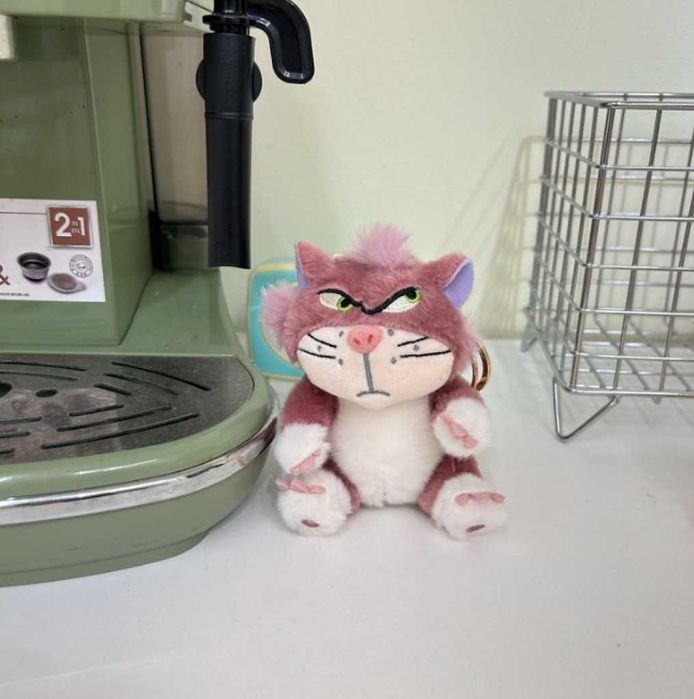 Плюшена играчка от любима анимация 25 см