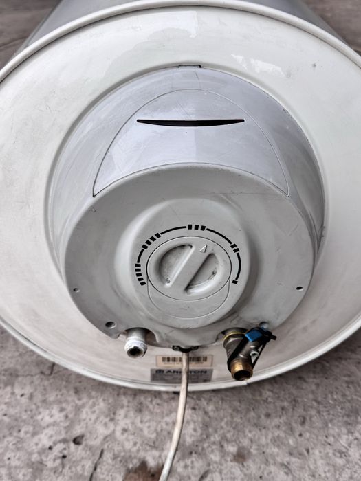 Продам Аристон нагревать воды