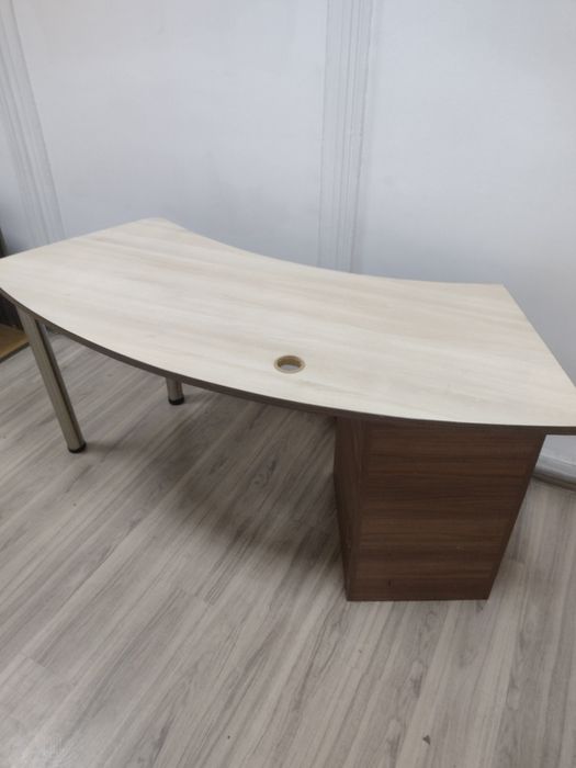 Офис бюро 150/60 см в много добро състояние