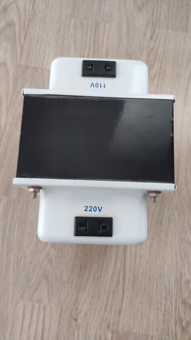 Конвертор 220VAC.-110VAC.
