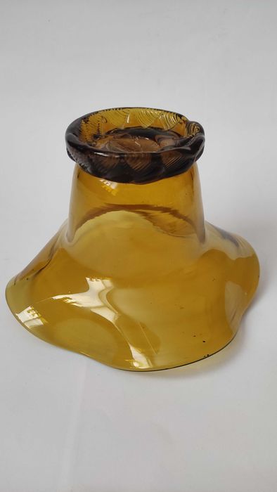 Бонбониера кошничка от цветно стъкло