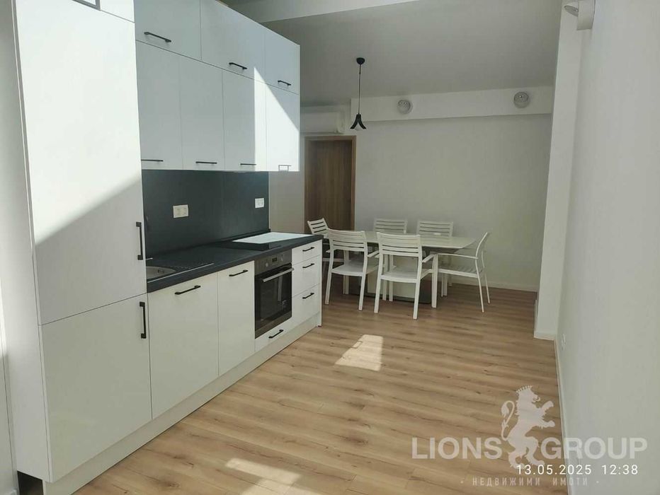 Дава се под наем Тристаен апартамент в Варна, Център - 100 кв.м за 897.6 € - Снимка #1