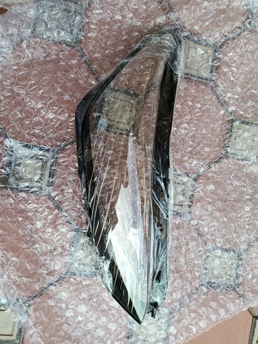 Стекло фары BYD .