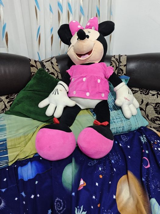 Vând Minnie mouse de plus