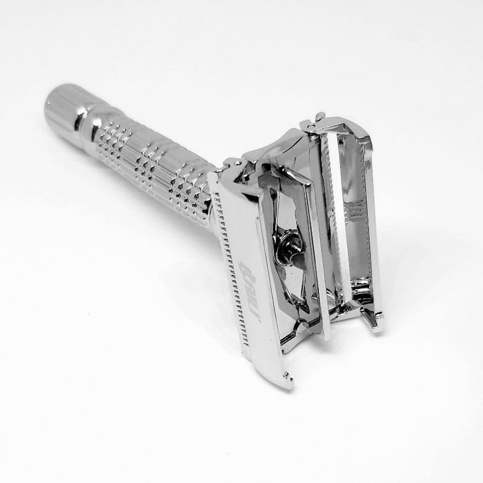 Още един шедьовър! Класическа самобръсначка "Baili DB179".