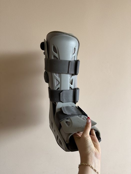 Ортеза за десен крак