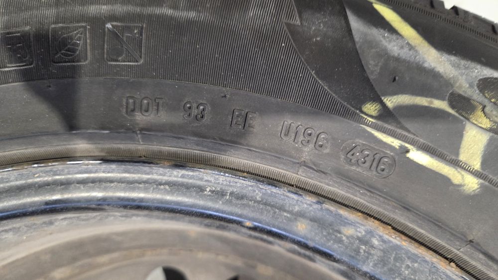 Jante pe 17 originale vw 5x112 cu capace si  cauciucuri  215 65 17