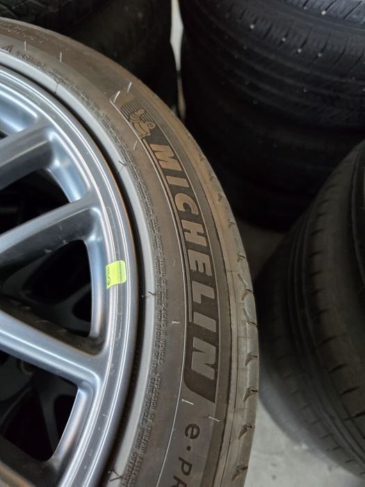4 Броя 235/45/18 Michelin 6mm 24dot