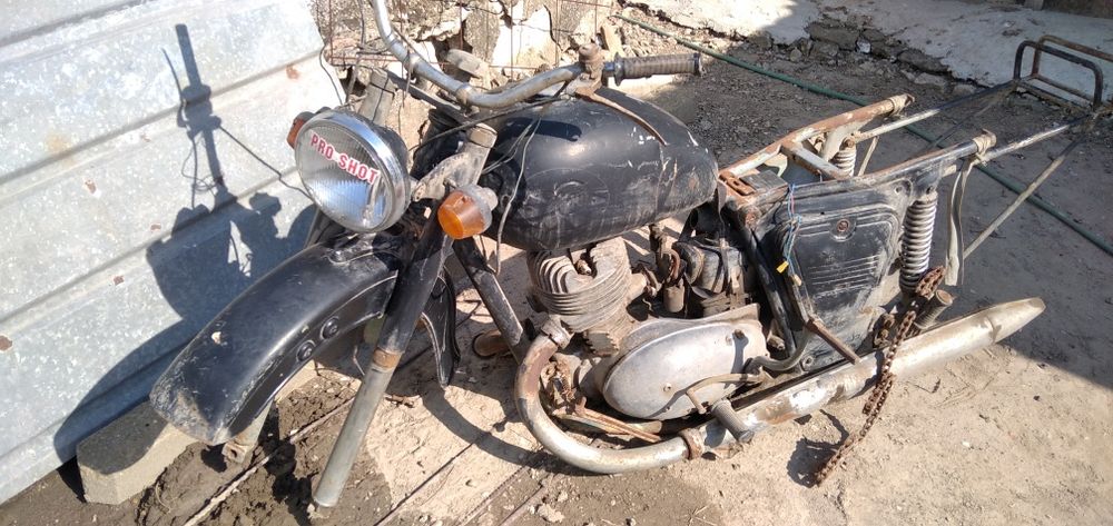 Мотоциклет за реставрация.НЕ ПРОДАВАМ ОТДЕЛНИ ЧАСТИ