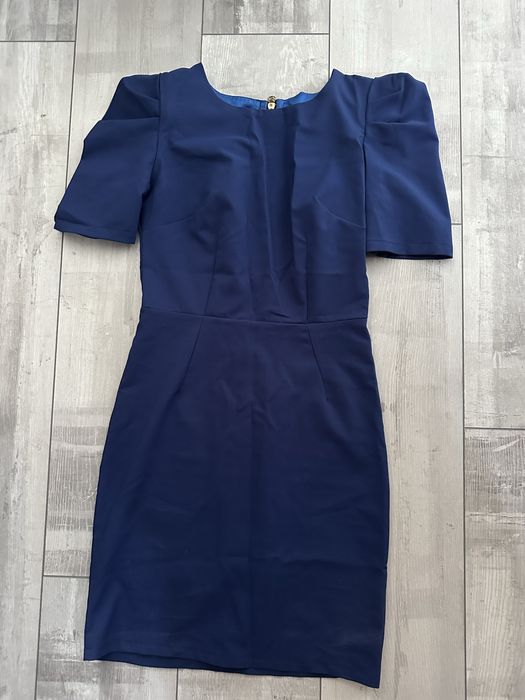 Тъмно синя рокля с буфан ръкави размер хс/с