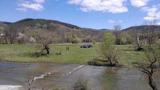 Продавам 7 дка на брега на река Златарица