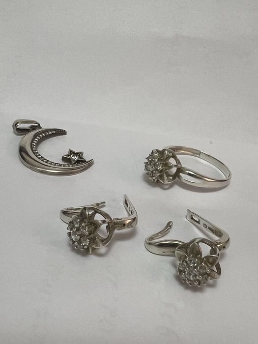 Yangi kumush uzuk va zirak + yarim oy kulon