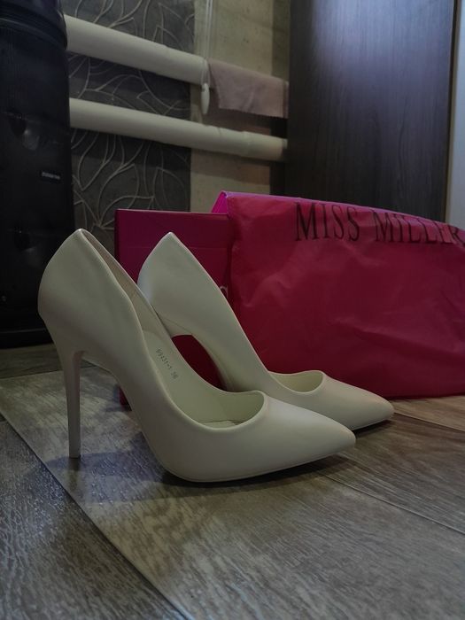 Туфли  белые. Размер 37