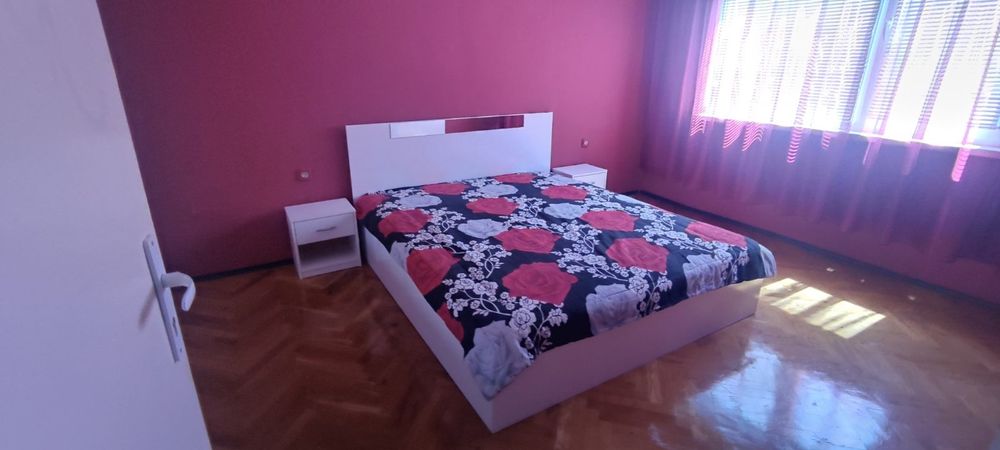 Продавам тристаен апартамент