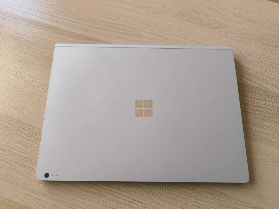 Microsoft Surface Book 2 i5-8g / 8/256