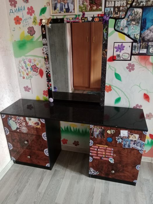 Продам шкафчик с зеркалом