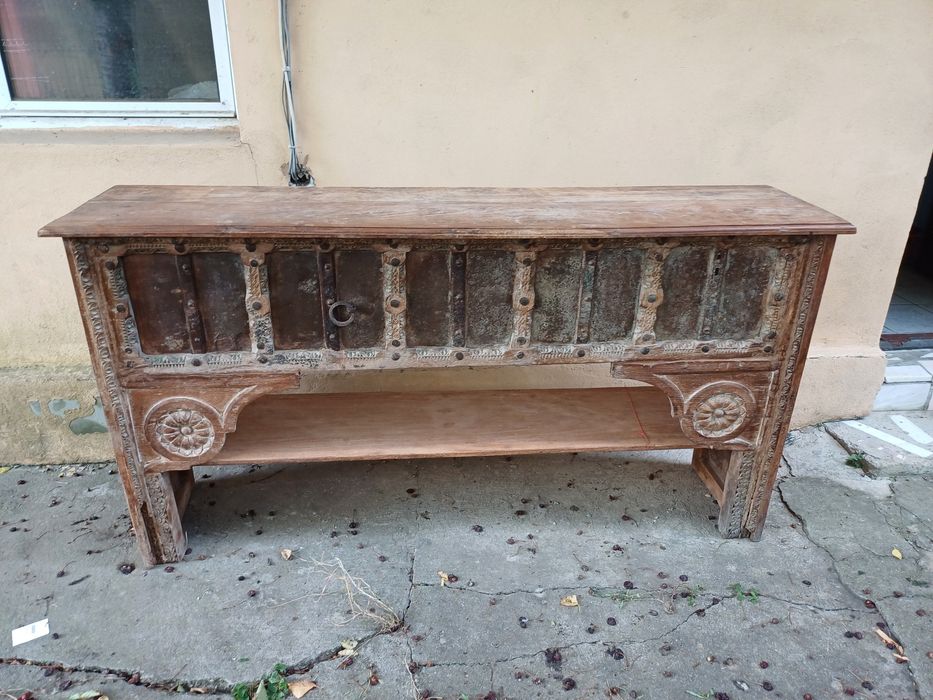 Etajera veche orientală