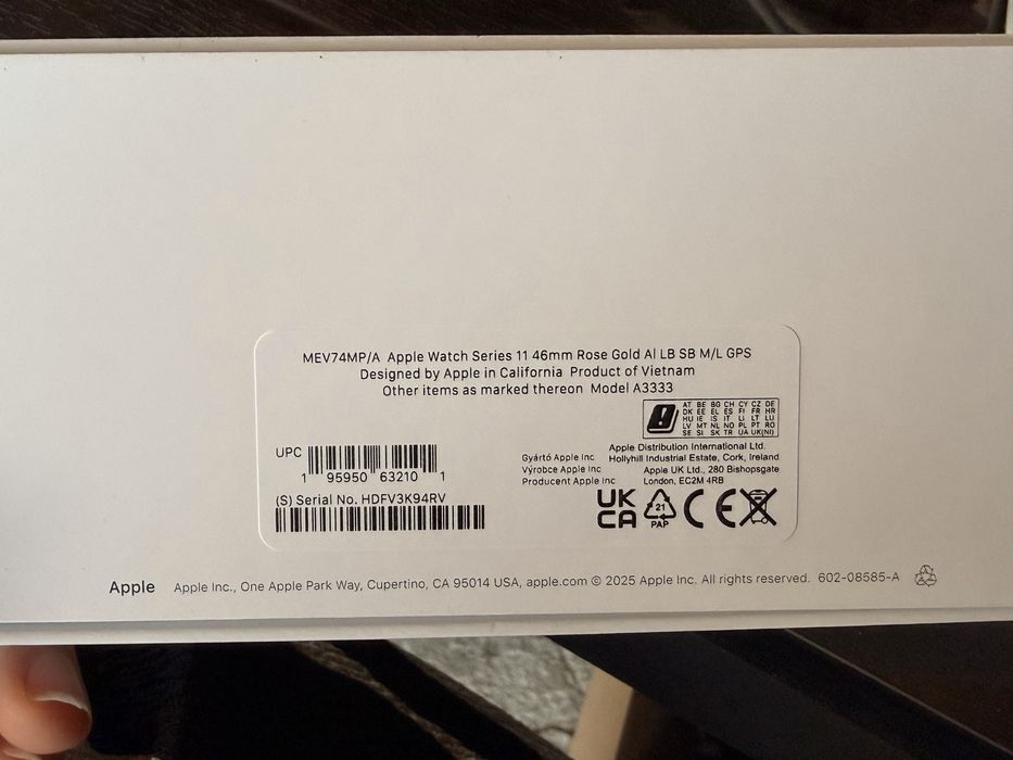 MEV74MP/A Apple Watch Series 11 46mm Rose Gold AlLB SB M/L GPS има дръскотини в екрана