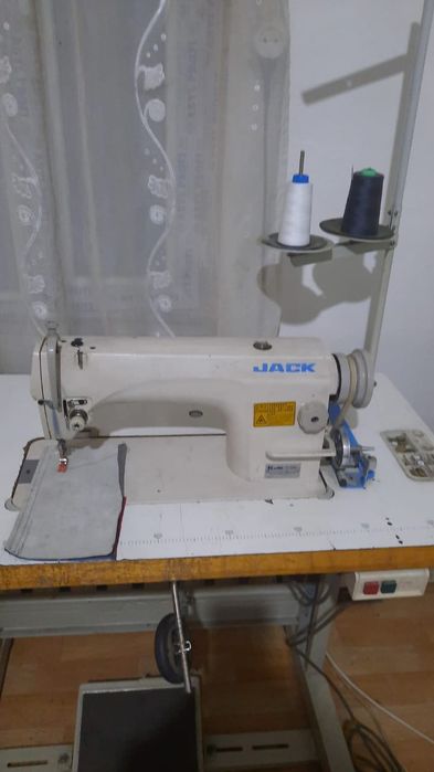 Швейная машина Jack