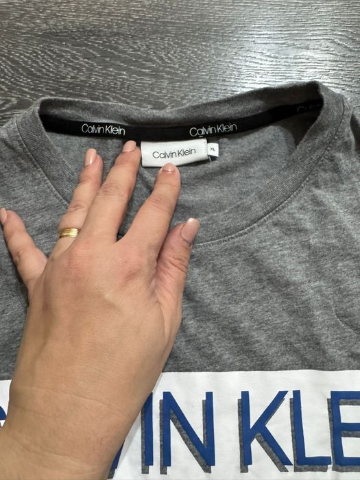 Tricou Calvin Klein marimea XL impecabil