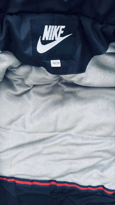 Отдам за дешего пуховик обувь