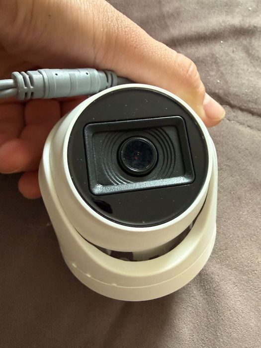 Камера Hiwatch.      .