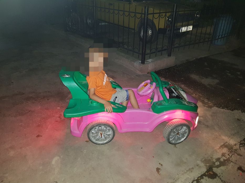 Продам детские Тесла электрокар двухмоторный мягкие резиновы баллон