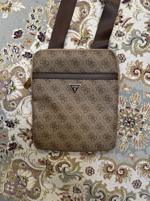 Продаются оригинал барсетка Guess
