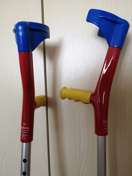 Carje ortopedice copii juniori cu sprijin pe antebrat reglabile