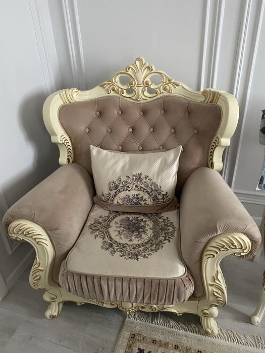 Раскладной диван и два кресла